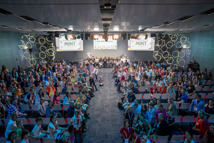 Gruppenbild bei einem Event von oben