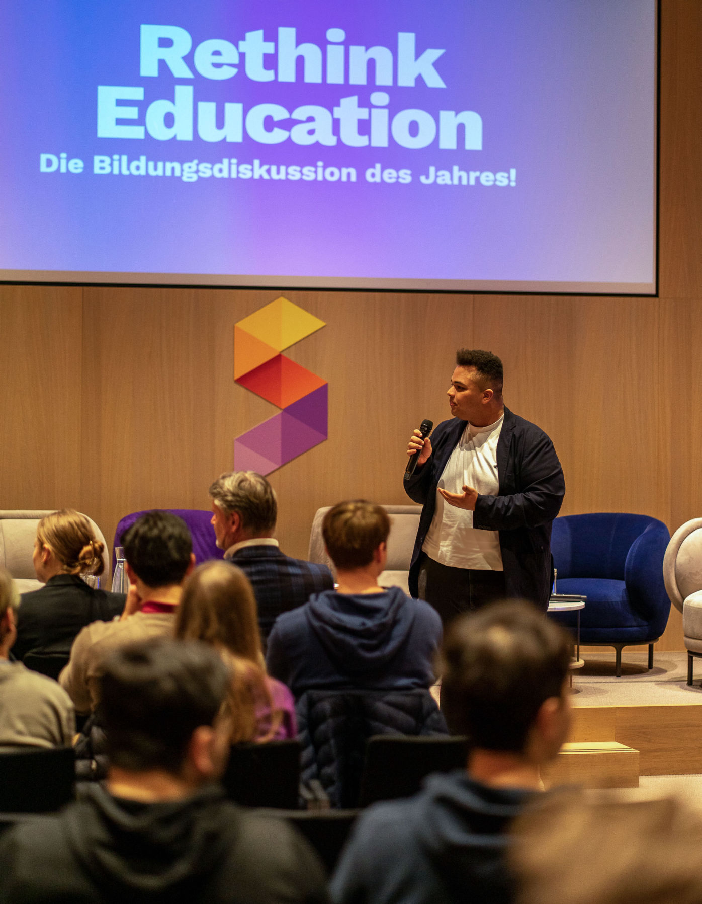 Oliver mit Videokamera und Gimbal